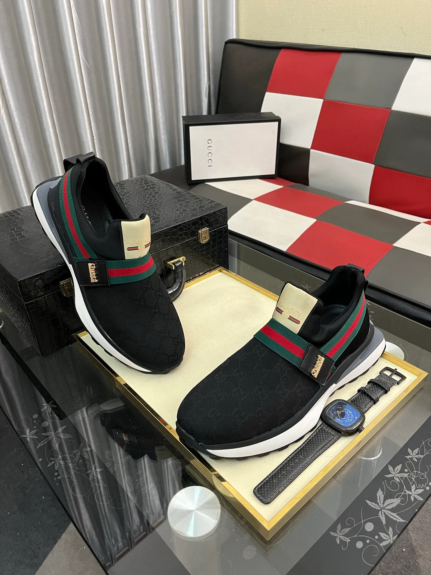 Men's shoes 💰458⌚️⌚️Gucci •Gucci original quality.~ Unique modern style sneakers. 🏃A must-have casual shoe for trendy men😍😍 Original brand imported from Italy, imported original leather, sheep lining (refuses to discolor and grind feet) Sole: Original sole provided by the original factory, French lazy style design ⚠️Fit to the feet, original quality attached, super comfortable original sole, code number: 38-443️⃣colors available